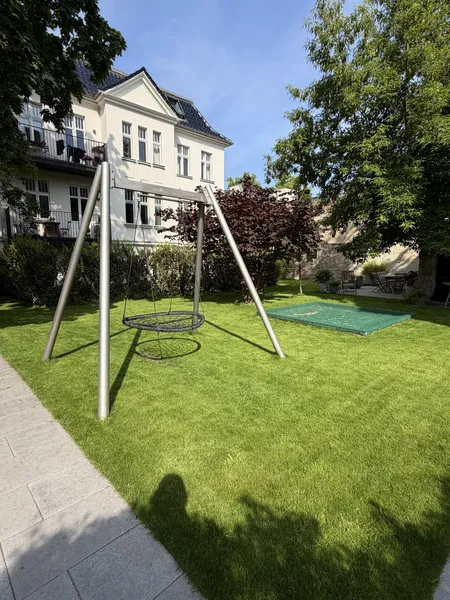 Sanierte Altbau-Erdgeschoss Wohnung mit eigenem Garten — photo 1